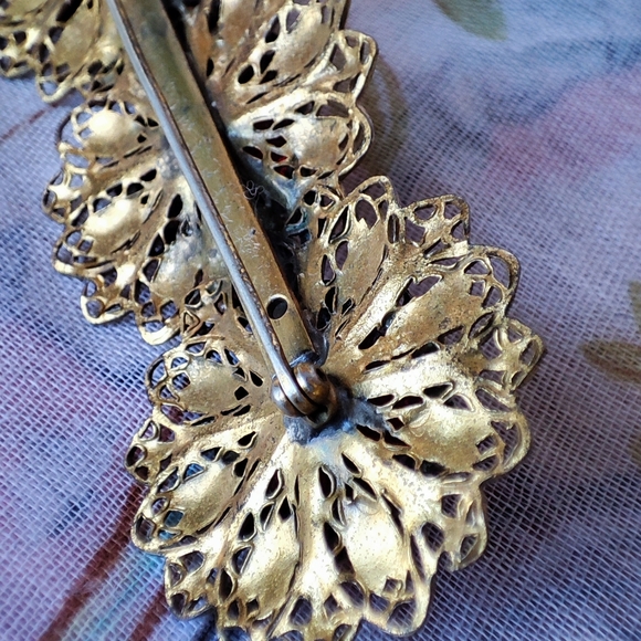 Dark Deep Red Triple Glass Dome Prong Set Brooch Brass Tone Filigree Vintage - Picture 6 of 11